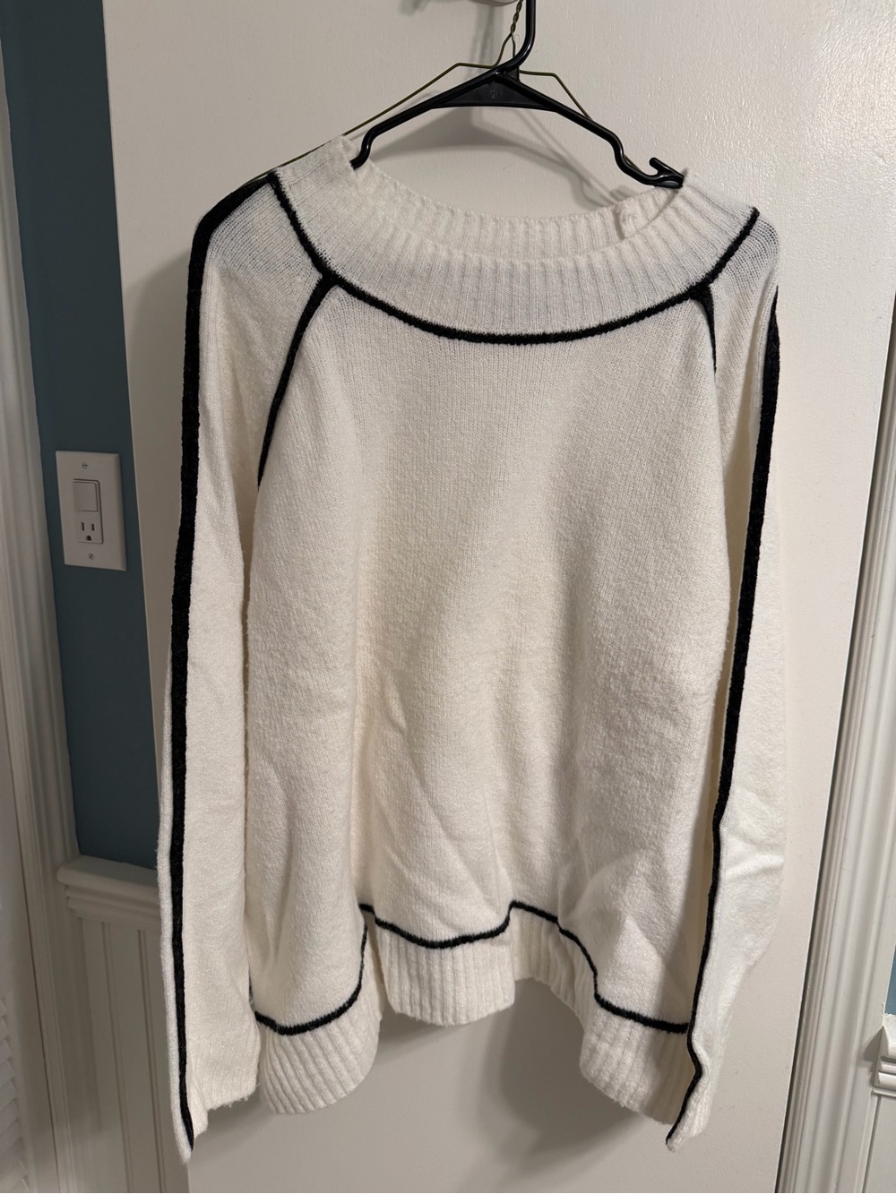ellos White Crewneck Sweater with Black Contrast Trim